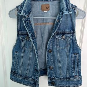 American Eagle vintage short denim vest